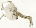 Kleine Gasmaske mit Rsselschlauch