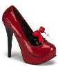 Roter Plateaupumps mit schwarzem Kontrast