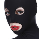 Masken mit Öffnungen erlauben Sicht und gewähren ausreichende Luftzufuhr Masken mit Öffnungen erlauben Sicht und gewähren ausreichende Luftzufuhr